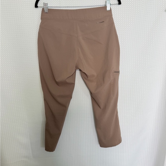 Columbia Taupe Stretch Cropped Hiking Pants Women’s Zip Pockets | 2/34 - Picture 4 of 8